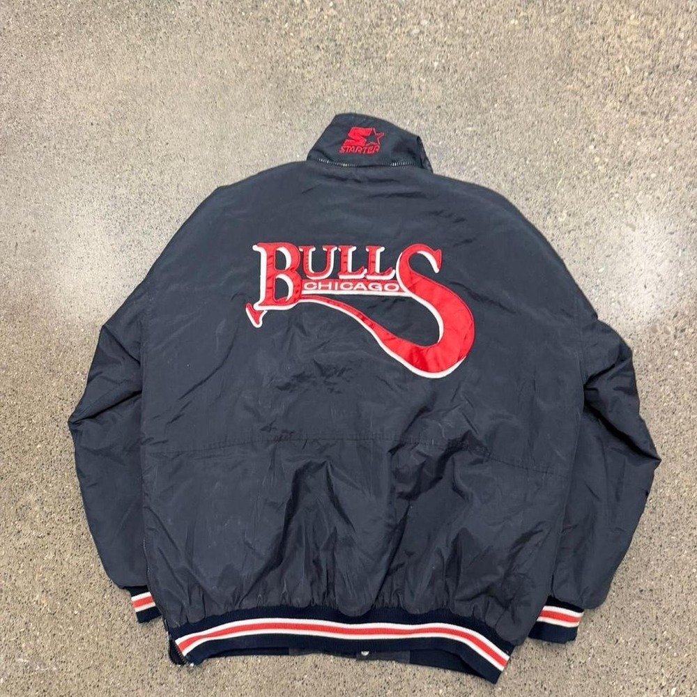 Vintage 90s Starter Chicago Bulls SCRIPT NBA Puffer Jacket (Size XL)